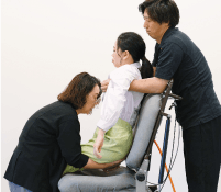 Explore the position of the center of gravity by lifting up a person many times